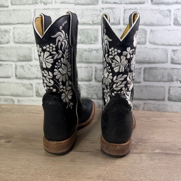 Macie Bean Black Embroidered Western Boots - Picture 5 of 8